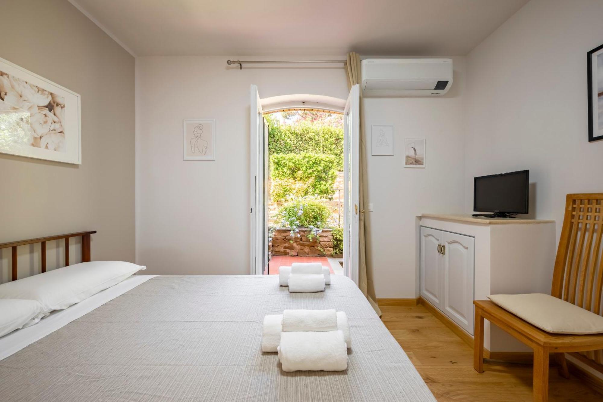 Villa Con Giardino Vista Mare กาส์ตีจลิโอเน เดลลา เปสกายา ภายนอก รูปภาพ